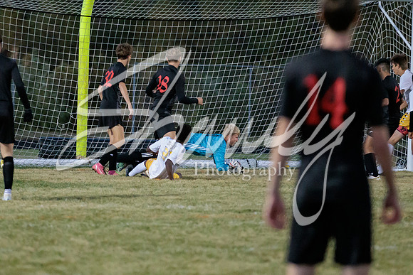 2022.10.13 FHS Soccer @ S. Boone2458