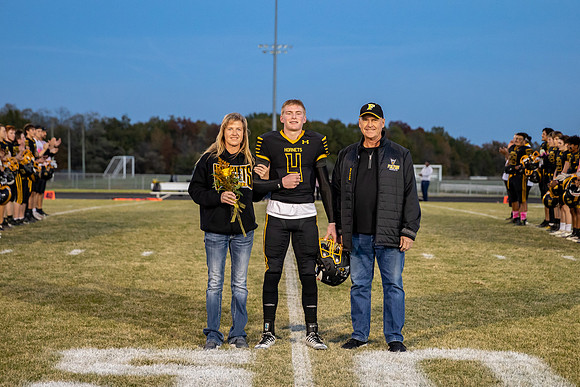 2022.10.21 FHS Football Vs. Winfield00103