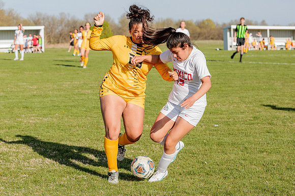 2023.04.13 FHS Soccer Vs. Mexico01772