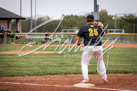 2021.04.27 FHS Baseball Vs. Moberly02674