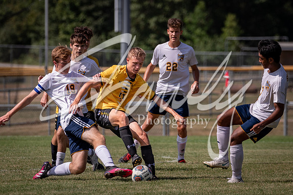 2021.08.27 FHS Boys Soccer01139