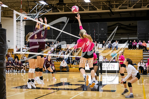 2021.10.18 FHS Volleyball Vs. Osage-02309