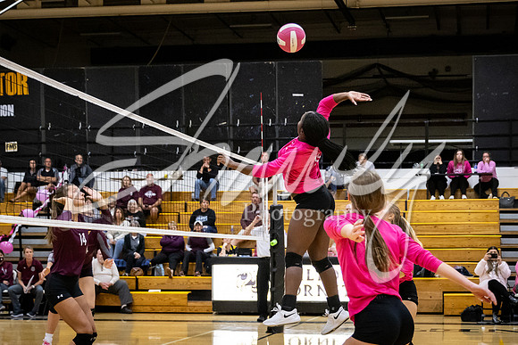 2021.10.18 FHS Volleyball Vs. Osage-00913