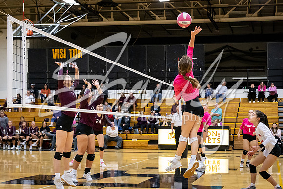 2021.10.18 FHS Volleyball Vs. Osage-00960