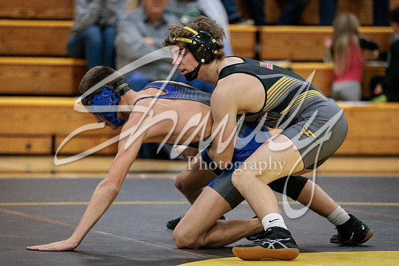 2021.12.09 FHS Wrestling Triangular-00495