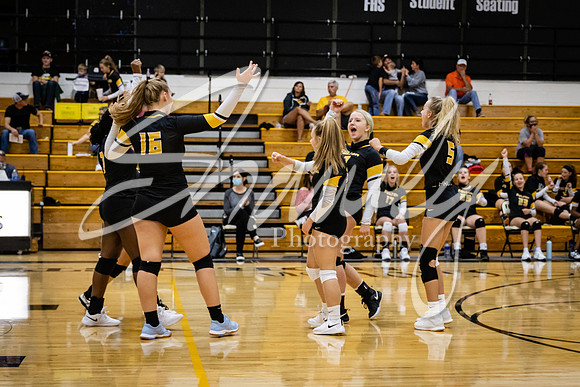 2020.09.15 FHS Volleyball Varsity Vs. Kirksville_00273