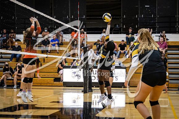 2020.09.15 FHS Volleyball Varsity Vs. Kirksville_00322