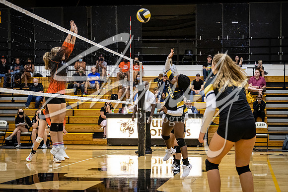 2020.09.15 FHS Volleyball Varsity Vs. Kirksville_00323