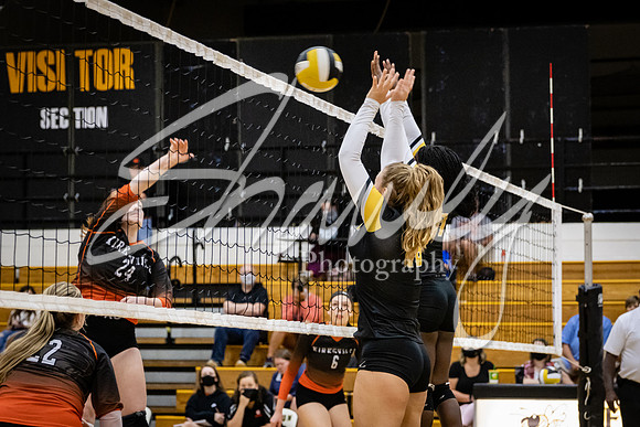 2020.09.15 FHS Volleyball Varsity Vs. Kirksville_00804