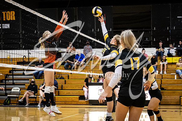 2020.09.15 FHS Volleyball Varsity Vs. Kirksville_01049