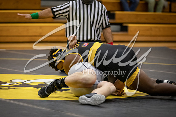2020.12.10 FHS Wrestling Triangular_03906