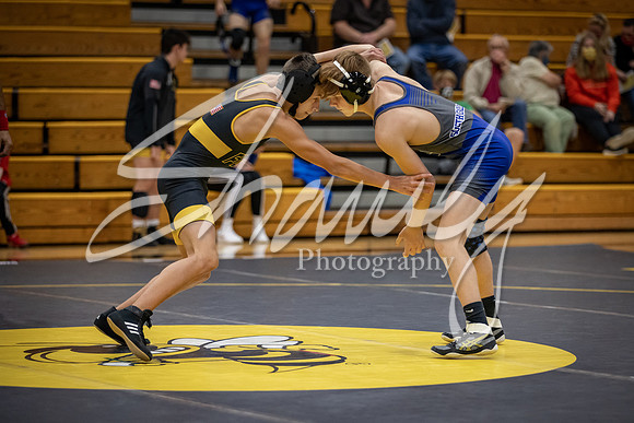 2020.12.10 FHS Wrestling Triangular_00979