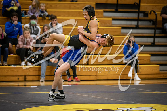 2020.12.10 FHS Wrestling Triangular_01421