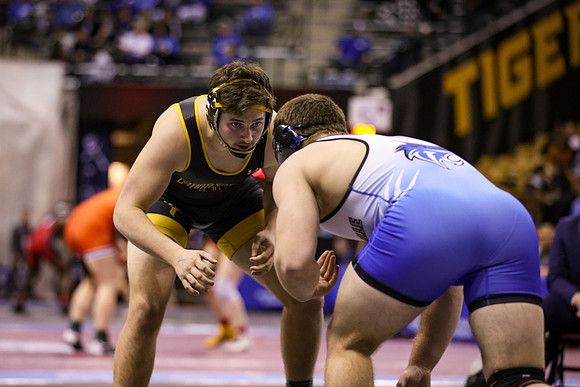 2022.02.19 MSHSAA State Wrestling 220lb Championship0111