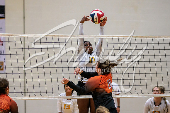 2022.09.13 FHS Volleyball Vs. Kirksville0644