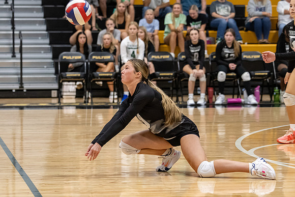 2024.09.10 FHS Volleyball Vs. N. Callaway00662
